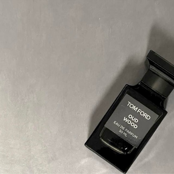 Tom Ford Oud Wood Unisex Eau De Parfum - Picture 2 of 2